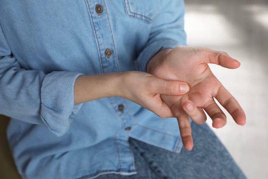 comment debloquer un doigt a ressaut falcone chirurgie main epaule paris chirurgien orthopediste main epaule paris