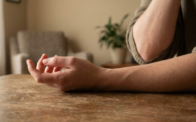 Fourmillements au petit doigt et nerf ulnaire au coude