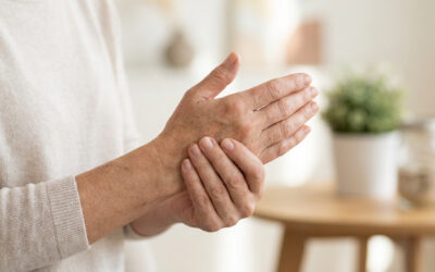 Rhizarthrose et arthrose des doigts à la ménopause : comprendre le lien hormonal